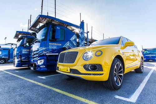 Camion transport voitures de course - pièces et voitures de course à  vendre, de rallye et de circuit.
